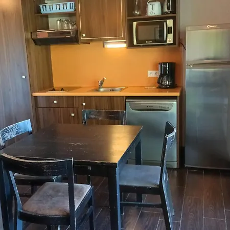 Studio Moderne Avec Piscine Interieure, Wifi Et Parking A - Fr-1-165b-29 *